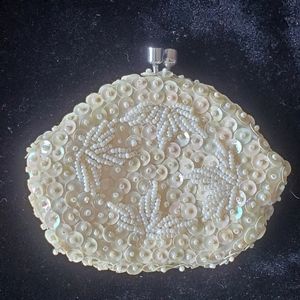 ✨️HOST PICK✨️Hand Made White Sequin and Bead Satin Kisslock Coin Purse Hong Kong